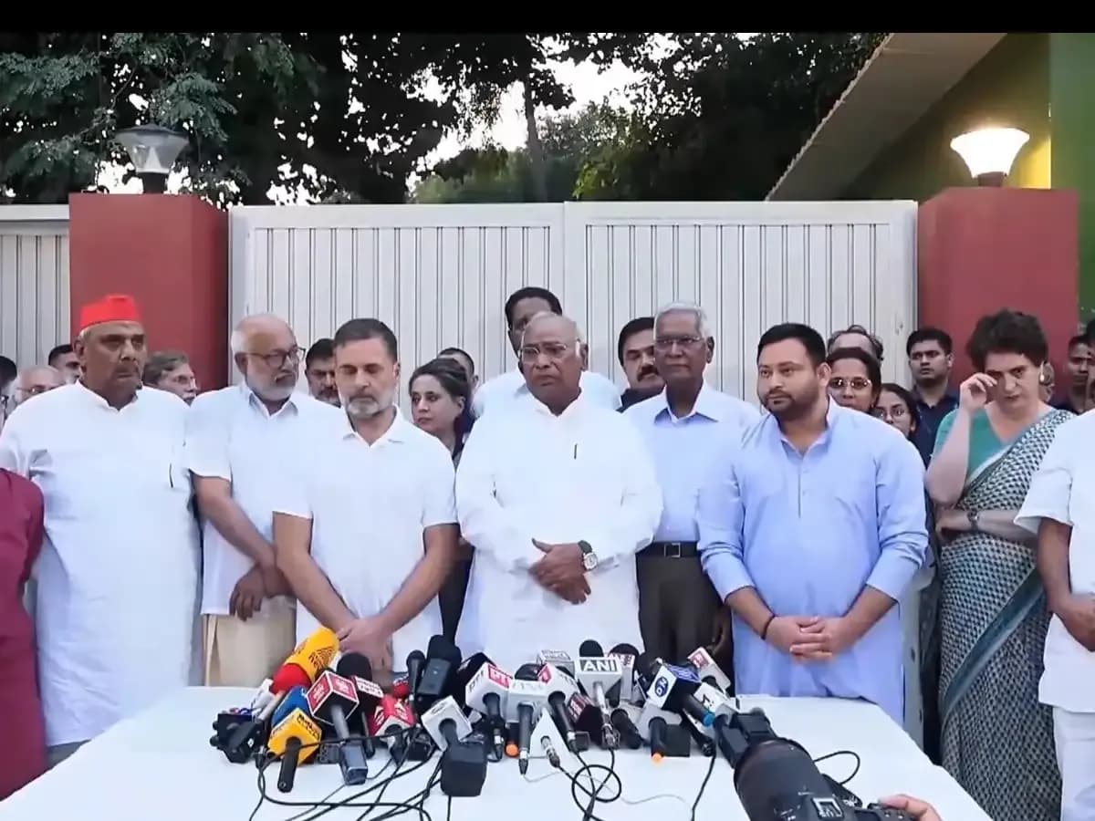 Rahul Gandhi Says INDIA Bloc Will Continue Fight to Restore Democracy Amid SIR Row