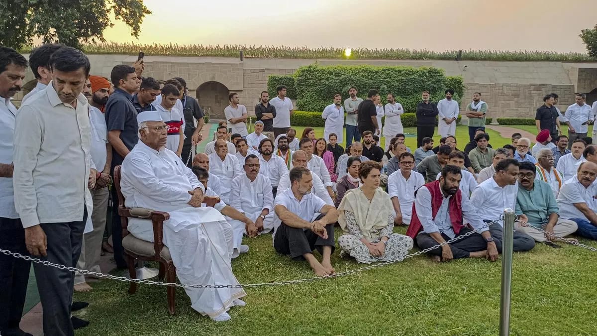 INDIA Bloc Leaders Protest at Rajghat, Demand CEC Gyanesh Kumar’s Removal; Vow to Continue Agitation