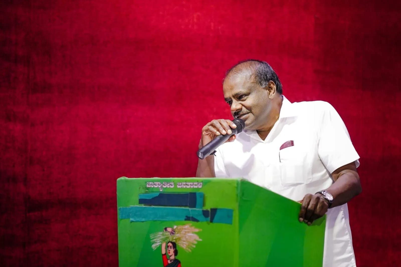 Karnataka Sting Operation Row: Kumaraswamy Accuses Shivakumar, Kharge of Political Conspiracy.