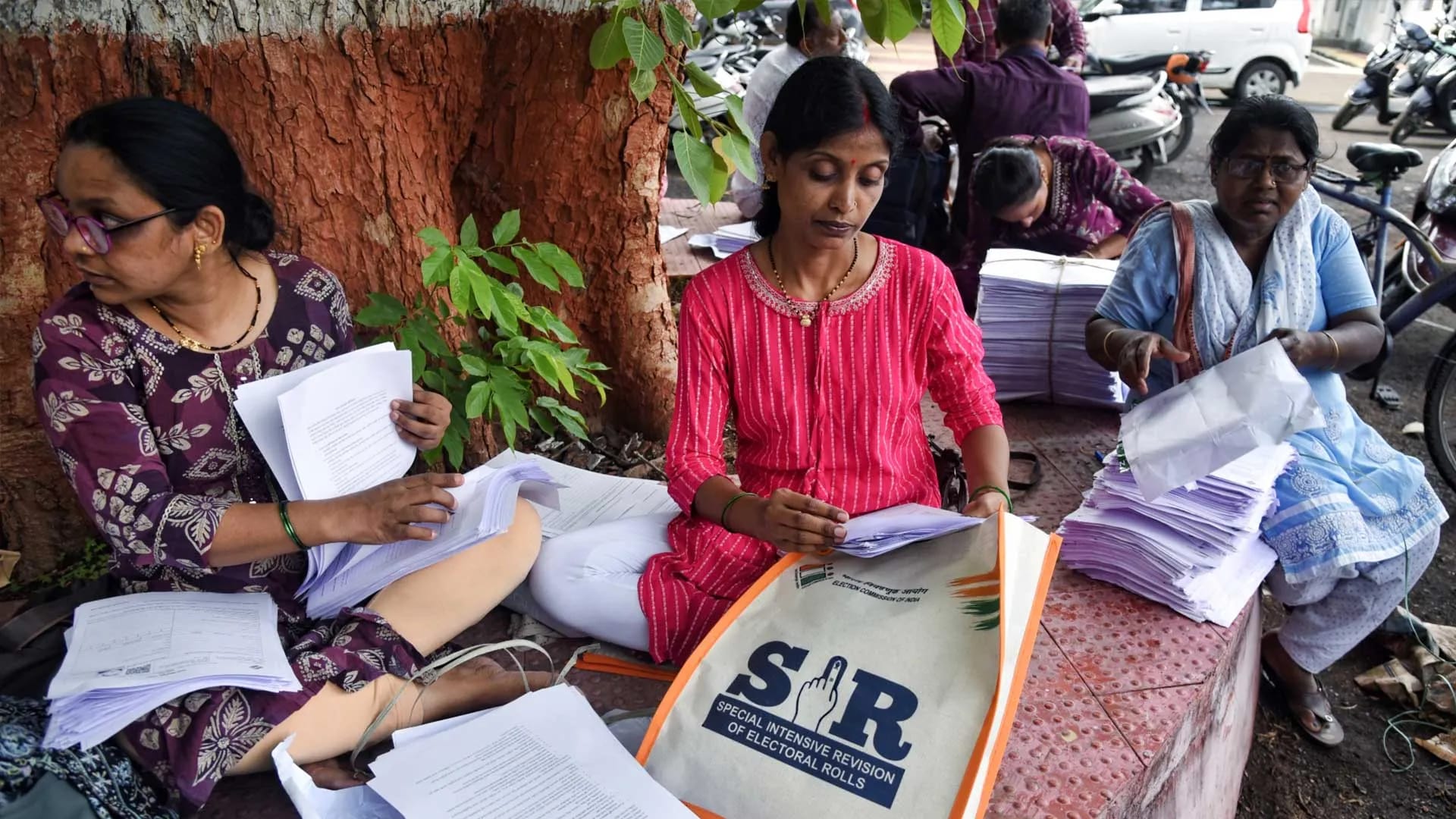 Electoral Rolls Row: Why BJP and Congress Are Clashing Over Voter Transparency