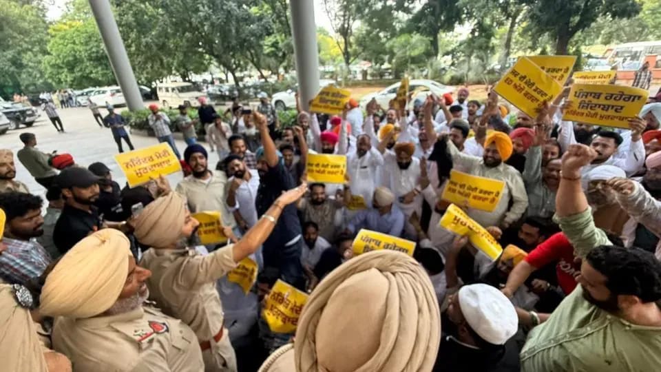 Punjab Politics Heats Up as AAP Protests ED Raids Amid 2027 Election Preparations Punjab Politics Heats Up as AAP Protests ED Raids Amid 2027 Election Preparations