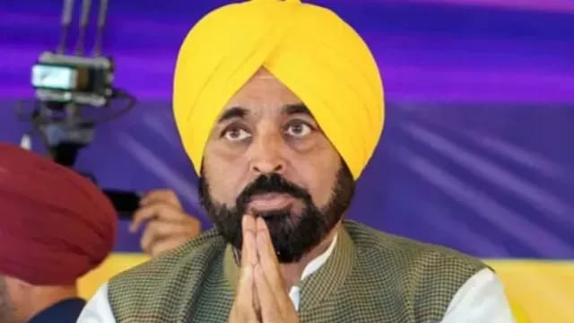 Bhagwant Mann Stopped at Delhi Airport for Three Hours, Fined ₹50,000 After Customs Inspection Bhagwant Mann Stopped at Delhi Airport for Three Hours, Fined ₹50,000 After Customs Inspection